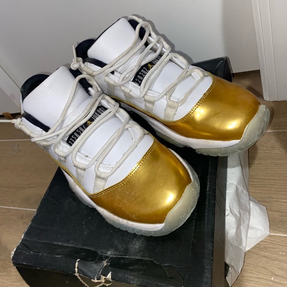 Air Jordan Retro 11 Low “Metallic Gold” - Picture 4 of 4